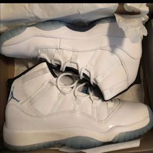 Jordan 11 Legend Blue